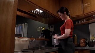 JUQ-576 [中文字幕] 松本翔子 - 與兒子的朋友當炮友關係、已經有5年了―。與年紀小的男生豈有此理的偷情…沉浸在中出情事的我。