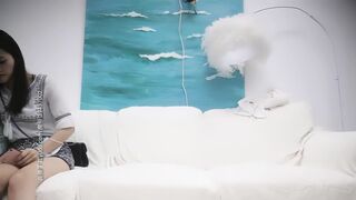 【千人斩探花】甜美花裙妹子玩3P，近距离拍摄边骑乘边口交，抬腿后入翘起屁股猛操