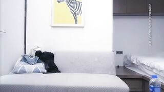 【千人斩探花】经典作之女神级牛仔短裙性感妹_音嗲水多傻白甜梨花带雨惹人怜_听译字幕