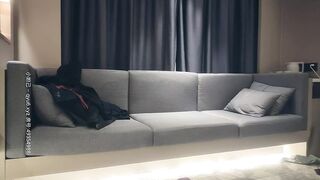 【赵总寻花】外表清纯的牛仔裤大长腿美女，给完钱立刻化身黑丝骚货，激情输出干完就走