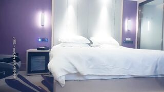 【赵总寻花】我三天加起来也没被操这么久_花臂大妞被老赵操的全程张大嘴，高潮连连