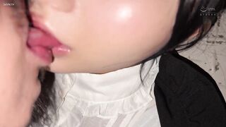 HMN-779 [中文字幕] BITCH MELTDOWN：歌舞伎町嫩妹醉卧街头，清晨的放纵余韵。- 由良佳奈