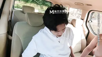 肉肉传媒 RR009 潮吹出租车