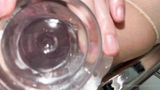 水晶棒自慰都可以看到阴道了