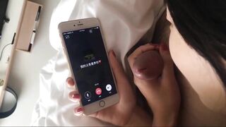 反差婊边吃姐边打电话勾引男人