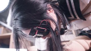 【悠米定拍】《调教M女友》被男友迷晕无情调教，假阳口塞爆插小嘴干呕流水+吊绑、跪吊、拉拽股绳+强制开腿器+口球+脚铐+AV棒刺激嫩xue