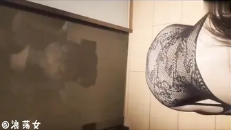 兄妹乱伦～性感风骚妹妹和哥哥的淫乱高潮，巨乳肥臀～粉嫩美鲍，淫荡对白～哥哥操你爽还是你老公干你爽，讨厌了～我是哥哥的专属母狗性奴