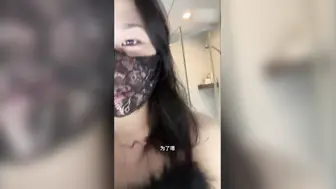 家庭乱伦趁哥哥睡着了，帮哥哥口鸡巴，受不了直接骑上去