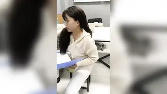 【真实】边开会边足交：舅妈被同事内射
