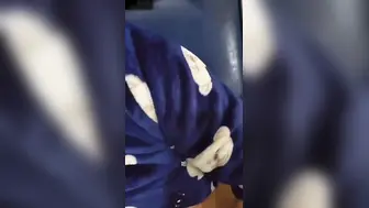 真实家庭乱伦 儿子精虫上脑操亲妈 被儿子凶猛的冲刺所征服