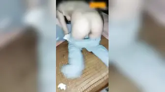 极品粉嫩萝莉 操18岁嫩妹半脱下牛仔裤操