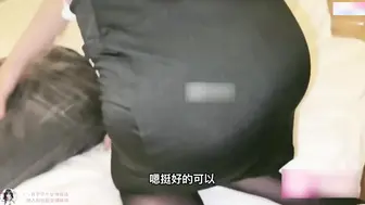 泰式按摩师前列腺排毒，黑丝嫩妹的粉穴按摩法