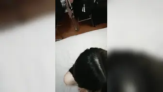 头发百变的萝莉樱子为表哥口交 清纯长相让人心里酥酥麻麻的