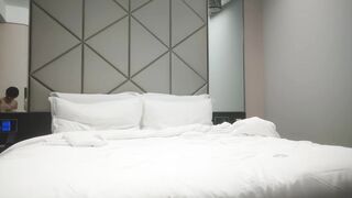 漂亮小姐姐_疼疼不行了_下面好疼_我不做了_身材高挑大长腿_被大鸡吧各种大力猛插小穴流白浆受不了嚎啕大哭下面流血了