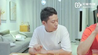 性爱笔记之助兄弟上了室友性感闺蜜