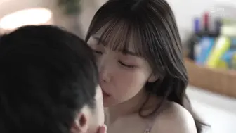 JUR-629 [中文字幕]人妻可怜30岁还是处男的小叔子 答应帮他破处 没想到太合拍了忍不住一次又一次求他内射 沙月芽衣