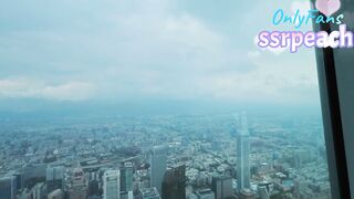ssrpeach在台北101景觀台搭訕了一個敗金女，直接在廁所開幹