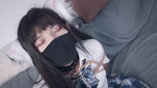 153【丝米】《圈养调教男娘小叶2》主人命令小叶去拿牛奶，脚被锁链锁着，只能慢慢挪着过去，因为花的时间太长