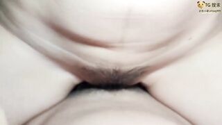 翘臀熟女人妻 嗯舒服 骚逼想要了 脱了裤子把鸡吧口硬了自己上位全自动 被无套输出 白浆都操出来了