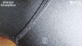 [糖心Vlog] 榜一大哥湿身扑来舌卷嫩趾湿穴 硬棒直捣G点 我强忍快感下播 足交挑逗深喉内射溢满 - 爱吃雪糕