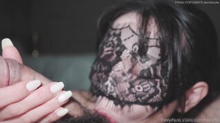 DTW024-沒想到喜歡穿大衣的女秘書脫下來裡面居然是這樣